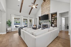 Smart TV, offices - Midlothian Masterpiece w/ 5 Bedrooms (Midlothian)