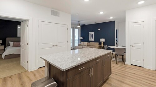 Landing | Modern 2BD, Clubhouse, Pool