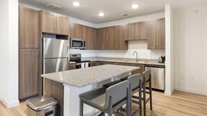 Refrigerador y comedor 