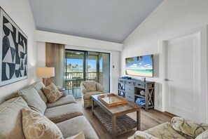 Living area - Marina Villa 806 | Now accepting 3 night stay! (Captiva)