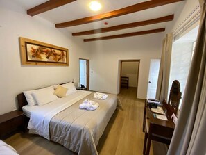 Junior Suite, 1 King Bed, Patio, Garden View
