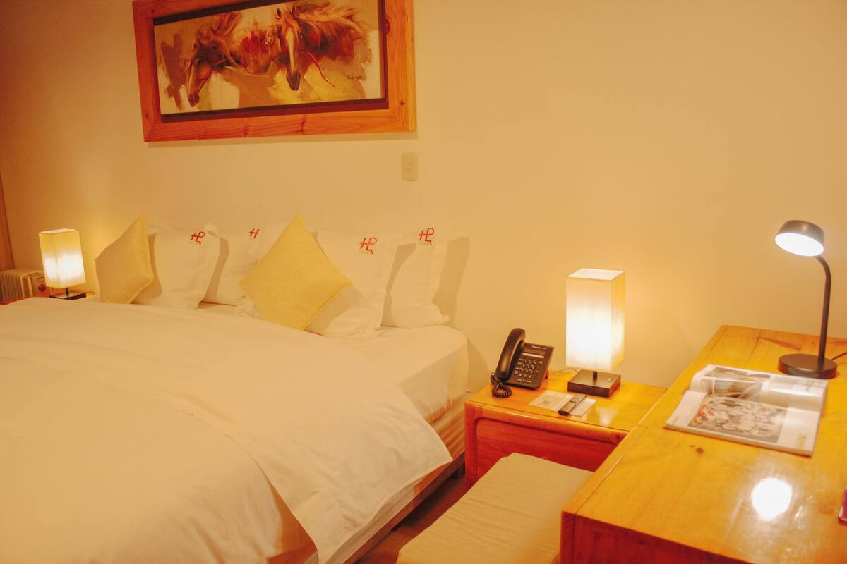 Deluxe Suite, 1 Bedroom, Hot Tub, Garden View | In-room safe, WiFi (free)