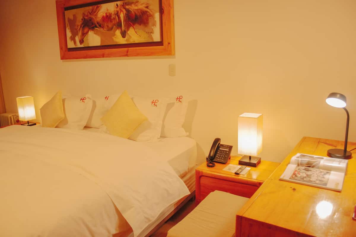 Deluxe Suite, 1 Bedroom, Hot Tub, Garden View | In-room safe, free WiFi, wheelchair access
