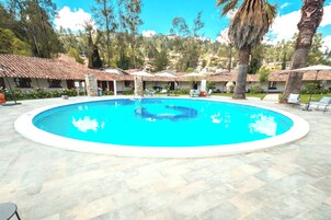 2 piscinas al aire libre