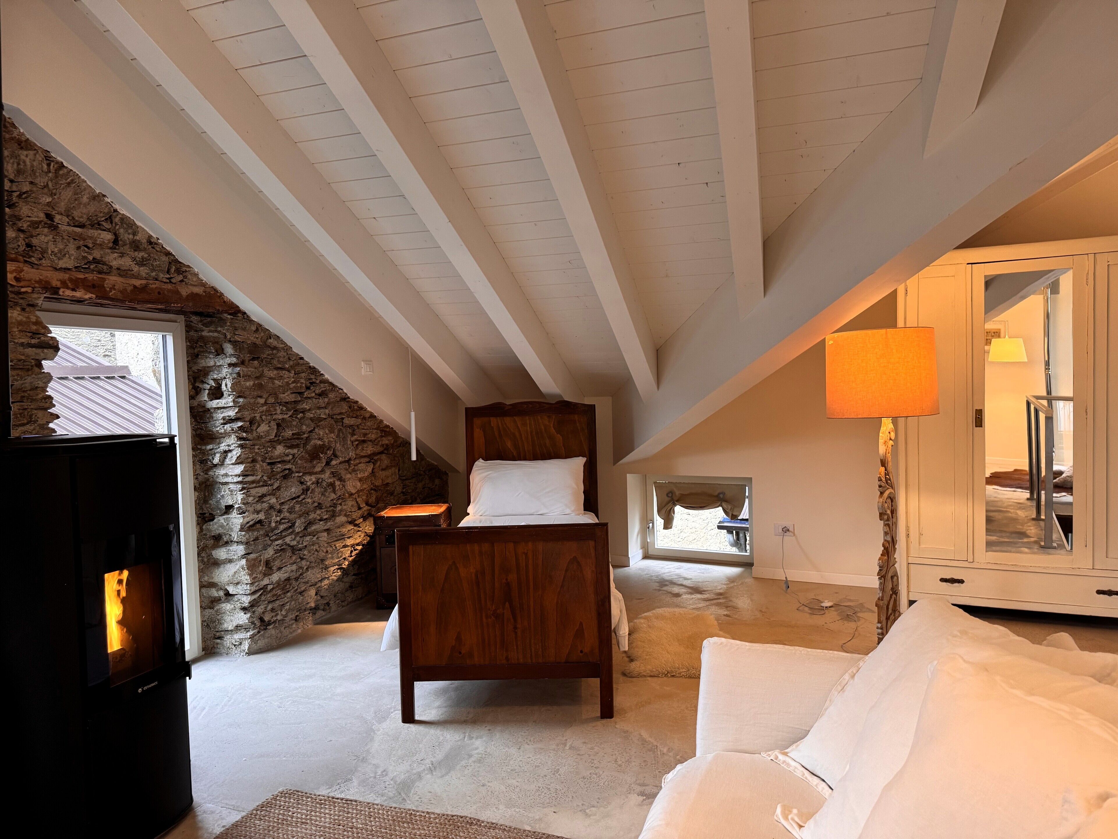 Luxury-Vierbettzimmer, Bergblick | Individuell dekoriert, individuell eingerichtet, Schreibtisch