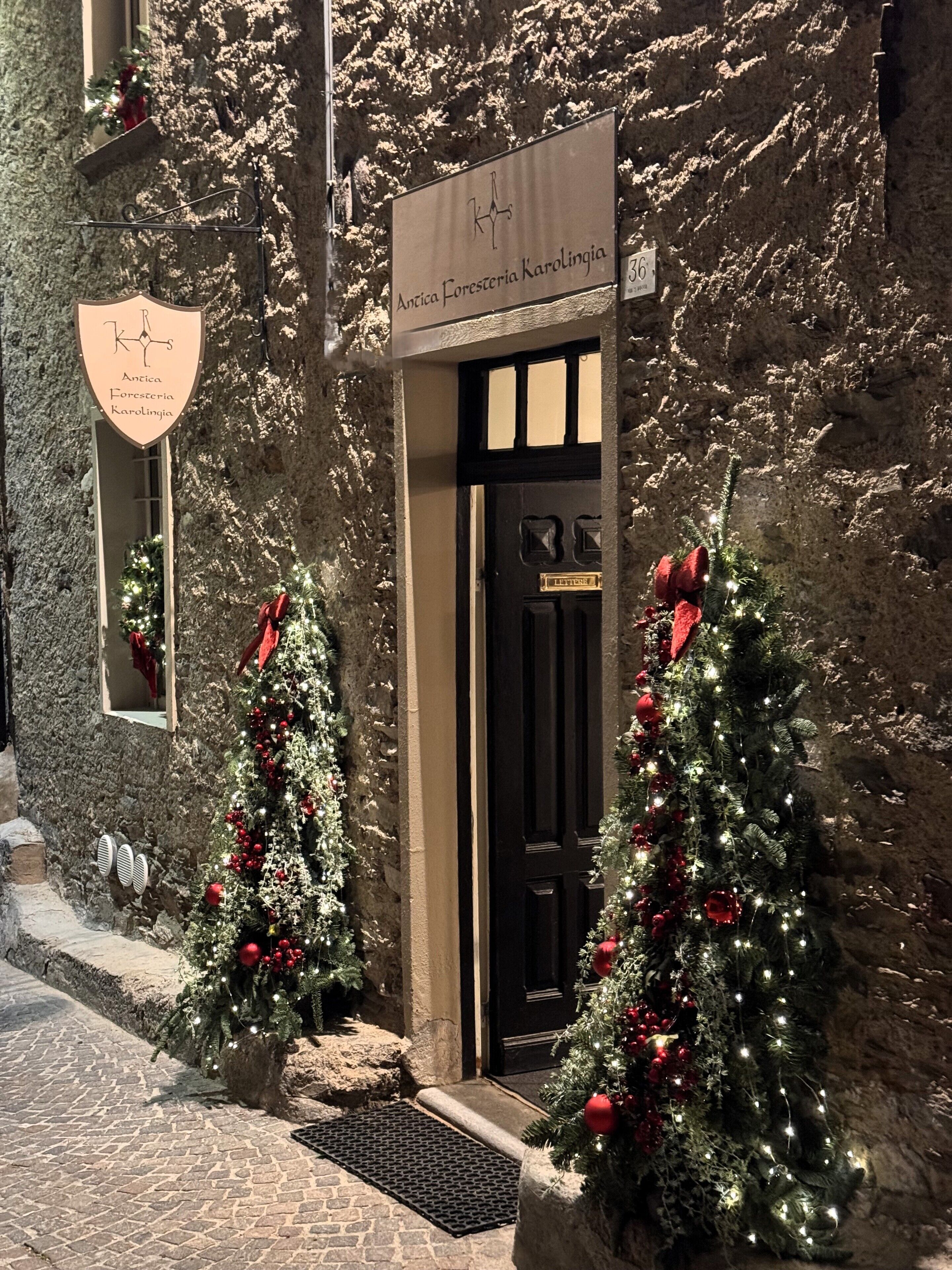 Facciata della struttura - sera/notte