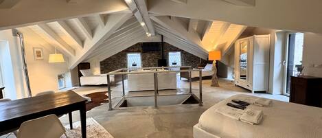 Chambre Quadruple Luxe, vue montagne | Décoration personnalisée, ameublement personnalisé, bureau