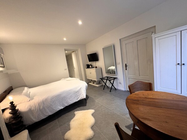 Luxury Double Room, Garden View | Individually decorated, individually furnished, desk, laptop workspace - Antica Foresteria Karolingia (Ponte di Legno)