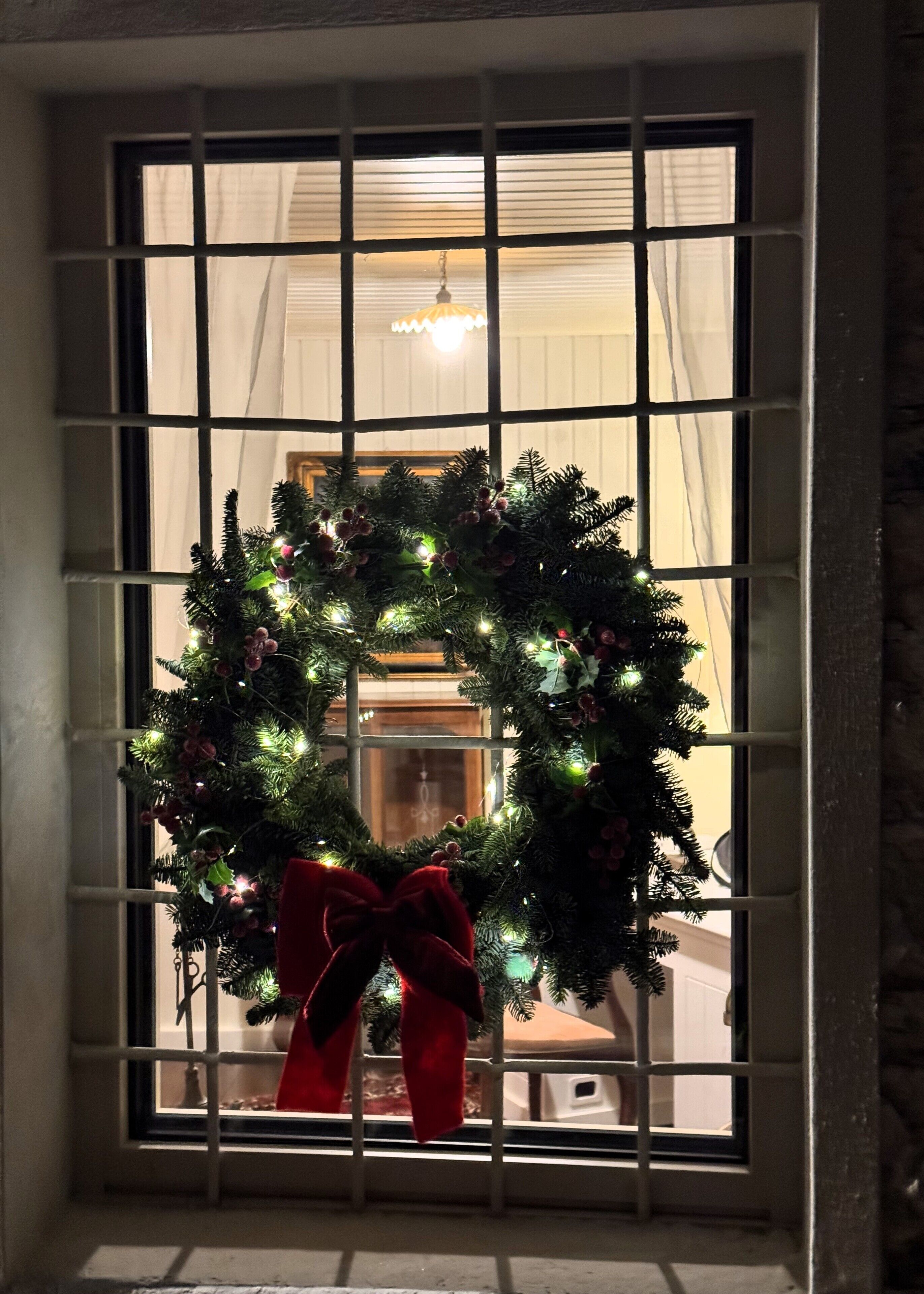 Voorkant accommodatie - avond/nacht