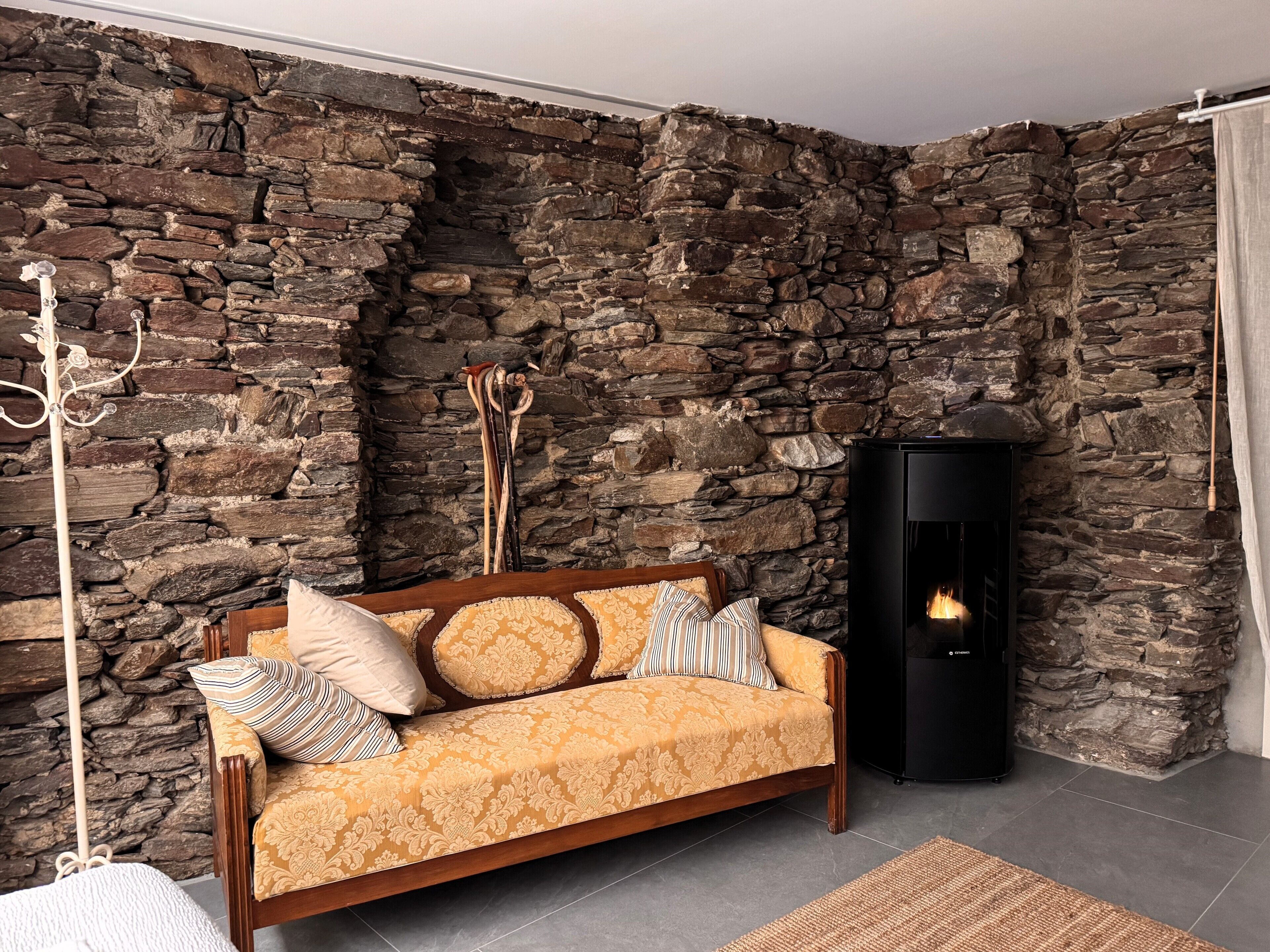 Luxe tweepersoonskamer, uitzicht op tuin | Individueel gedecoreerd, individueel gemeubileerd, een bureau