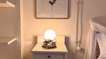 Deluxe-Doppelzimmer, Bergblick | Individuell dekoriert, individuell eingerichtet, Schreibtisch