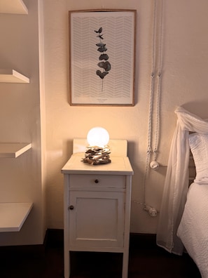 Individually decorated, individually furnished, desk, laptop workspace - Antica Foresteria Karolingia (Ponte di Legno)