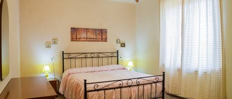 Fer et planche Ă repasser, Wi-Fi, draps fournis