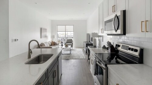 Landing | Stylish 1BD, Gym, Clubhouse