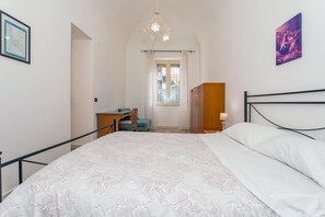 Fer et planche à repasser, Wi-Fi, draps fournis