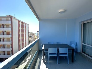 Apartemen, 2 kamar tidur, teras | Balkon