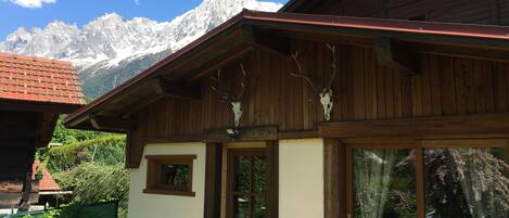 المنشأة من الخارج