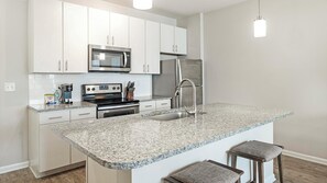 Fridge, dining tables - Landing | Amazing 1BD, Pool, Clubhouse (Wesley Chapel)