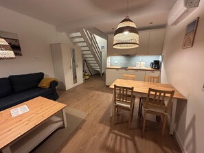 객실 내 식사 공간