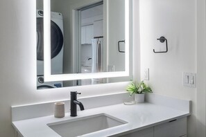 Interior - Landing | Stunning Studio, Rooftop Lounge, Gym (South Salt Lake)