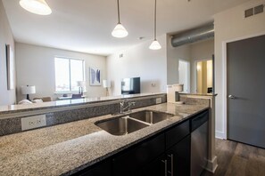 Interior - Landing | Beautiful 1BD, Gym, Courtyard (Richmond)