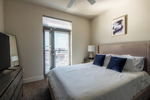 Room - Landing | Stylish 1BD, Pool, Courtyard (Richmond)