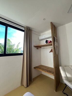 Comfort kamer, uitzicht op zee | Reisbedje, gratis wifi, beddengoed