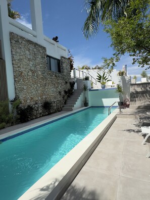 Hồ bơi ngoài trời