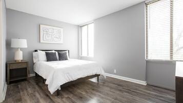 Desk, iron/ironing board, WiFi, bed sheets