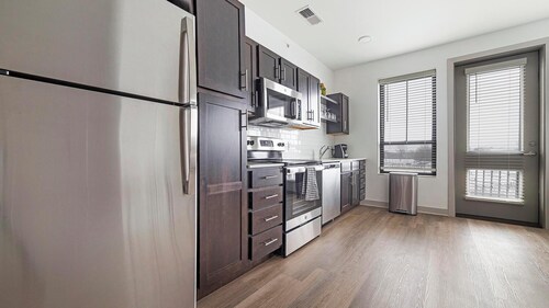 Landing | Chic 1BD, Pool, Courtyard