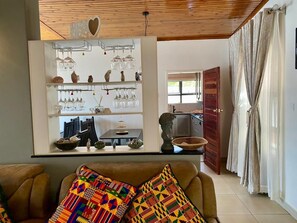 Smart TV - Luxurious 6 bed + 6 baths in Sunridge - 2299 (Harare)