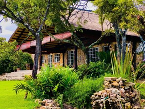 Exterior - Luxury 5 bed home in Juliasdale - 2309 (Nyanga)