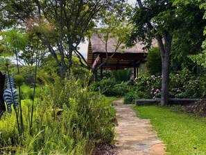 Property grounds - Luxury 5 bed home in Juliasdale - 2309 (Nyanga)