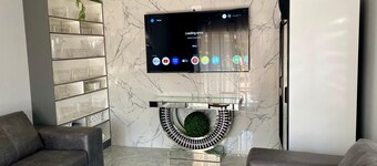 Spacious ground-floor studio in central New Chadcombe - 2316