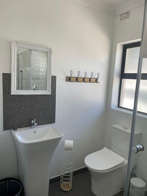 Bathroom - Canvas Lofts 1 – Famona modern 2-bed - 2310 (Bulawayo)