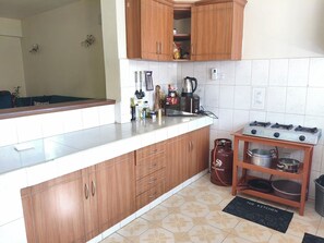 Microwave, stovetop - Bright & Spacious 2BR Near Westlands – Perfect for Longer Stays (Nairobi)