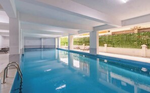 Alberca techada y alberca climatizada