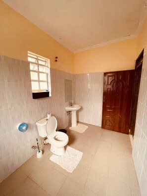 Bathroom - Rift Valley stay pool big verandah sunsets - 2342 (Wanyororo B)