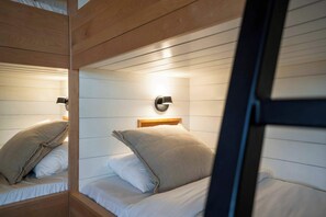 4 chambres, fer et planche à repasser, Wi-Fi, draps fournis