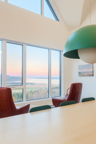 411 | Luxury Condo | Incredible View & Pool