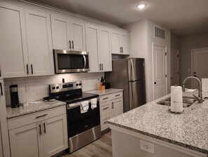 Refrigerador y comedor 