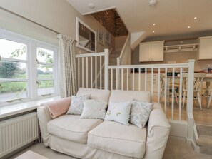 Living area - Granary Cottage (Chippenham)