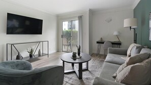 Smart TV - Landing | Spectacular 1BD, Courtyard, Gym (Nashville)