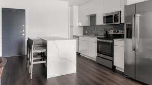 Fridge, dining tables - Landing | Stunning 1BD, Pool, Clubhouse (Buckhead)