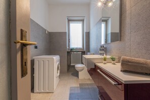 Bathroom - The Billiards Flat by Wonderful Italy (Turin)
