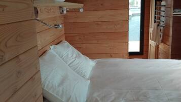 2 bedrooms, iron/ironing board, bed sheets