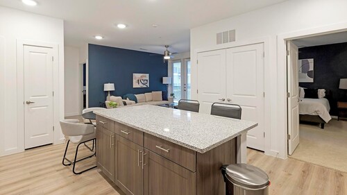 Landing | Spectacular 2BD, Pool, Gym