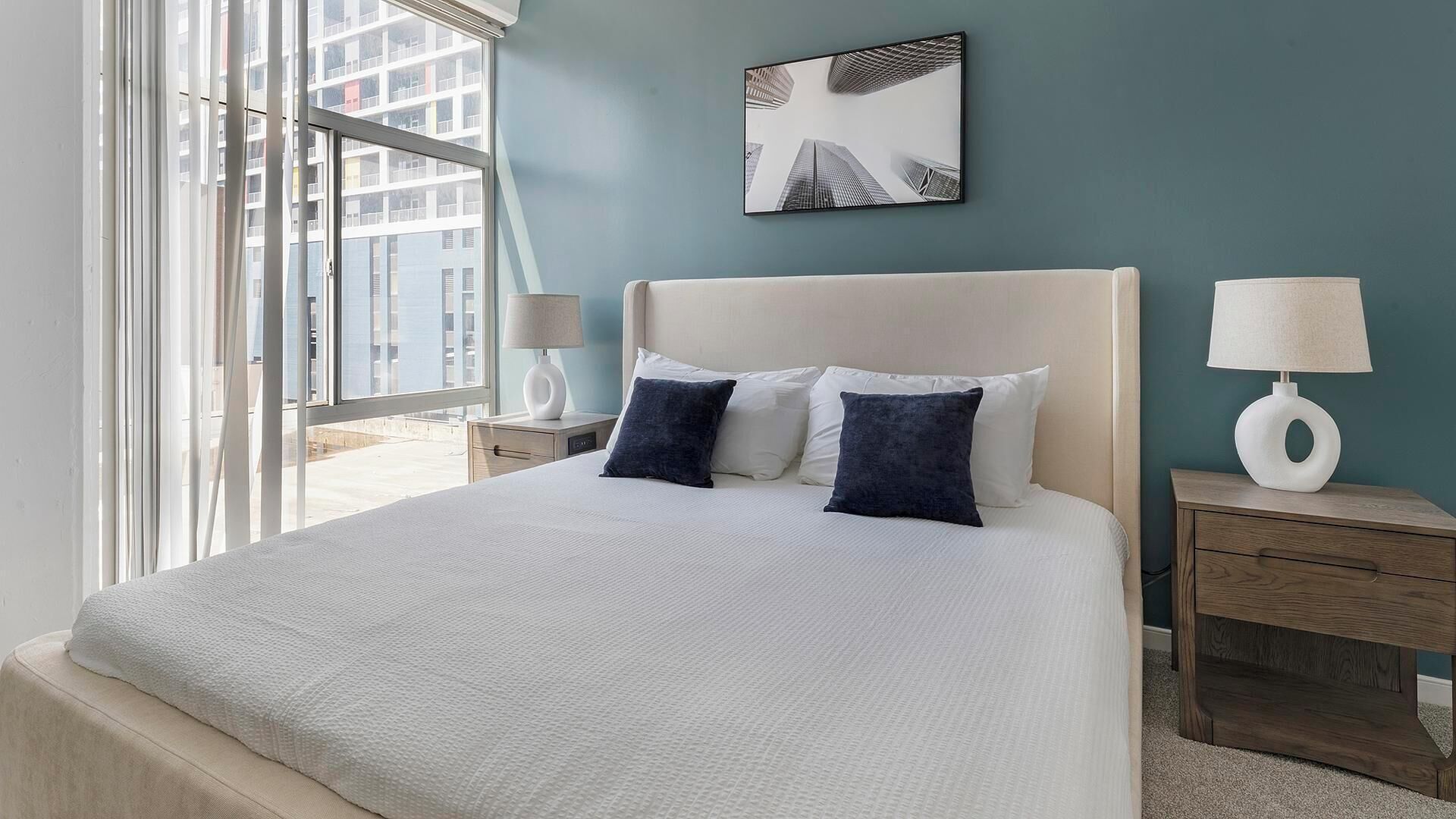 办公桌、熨斗/熨衣板、WiFi、床单