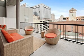 Property grounds - Landing | Beautiful 2BD, Gym, Clubhouse (Baltimore)