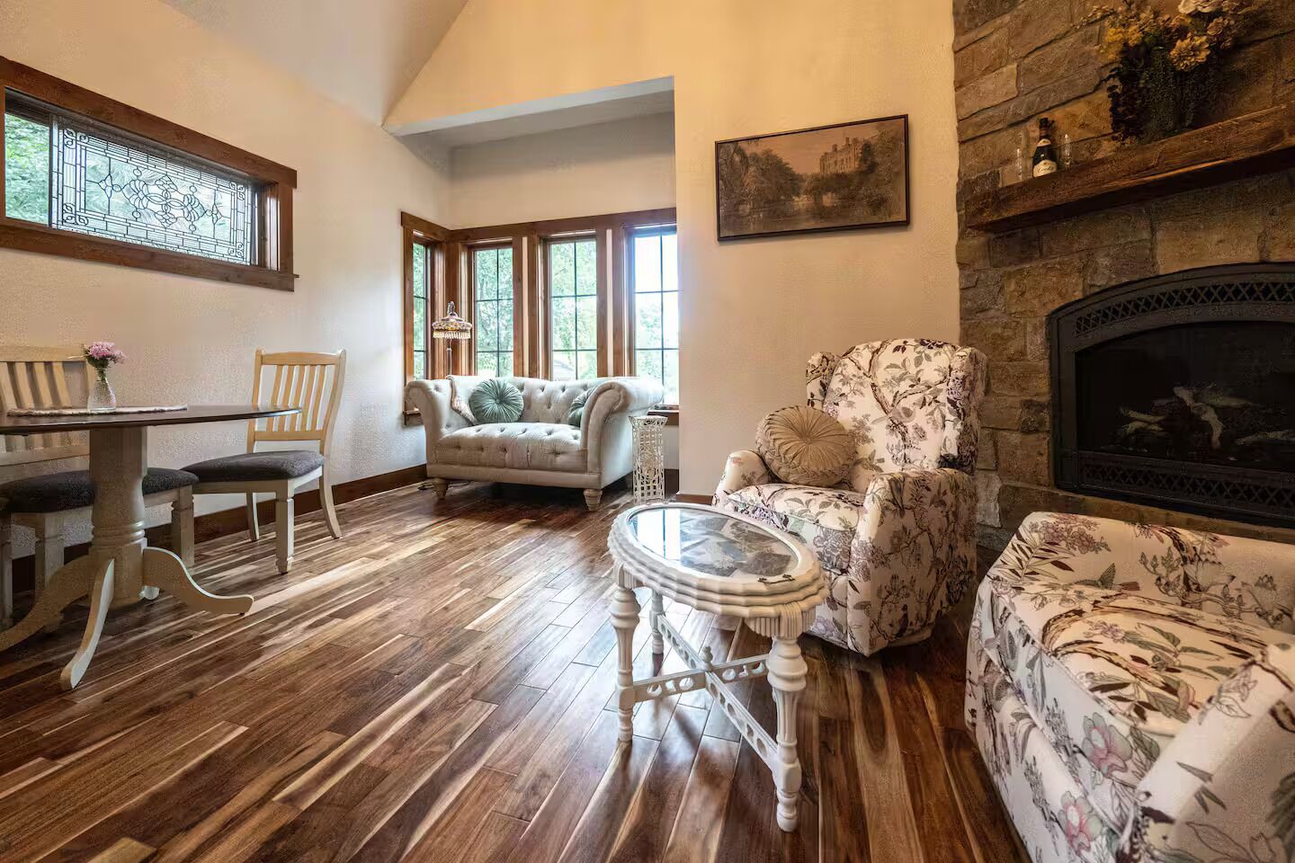 Smart TV, fireplace, stereo